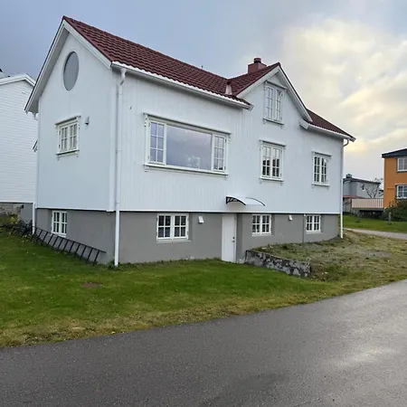 Semesterbostad Lovely Little Northern House